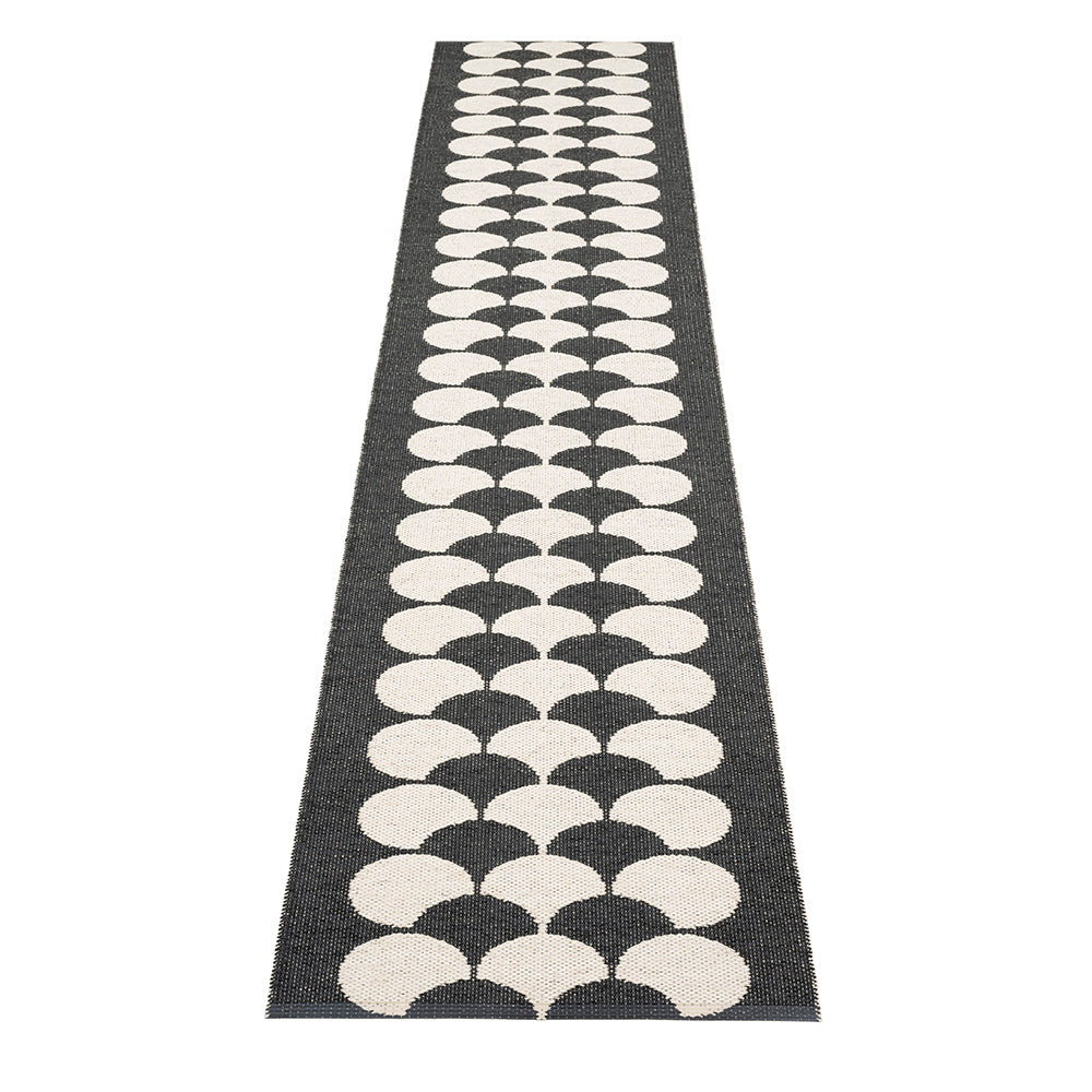 Pappelina-poppy-rug-black