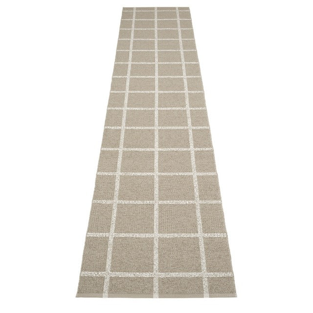 Pappelina-ada-rug-dark-linen70x450