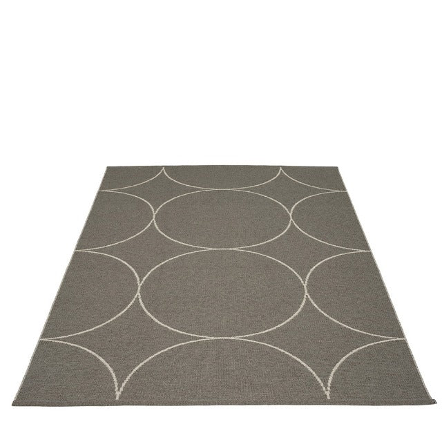 Pappelina-boo-rug-charcoal