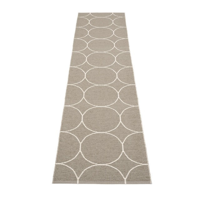 Pappelina-boo-rug-dark-linen