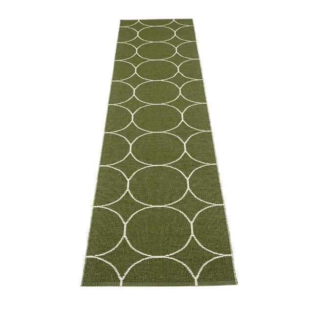 Pappelina-boo-rug-dark-olive