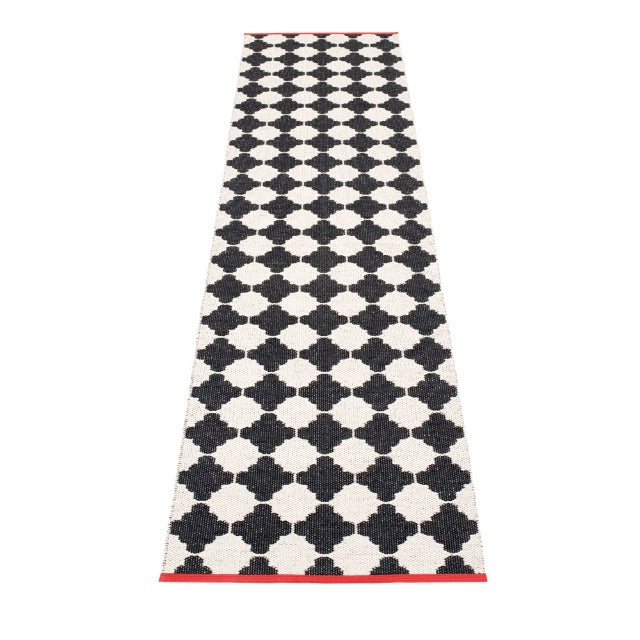 Pappelina-marre-rug-black70x90