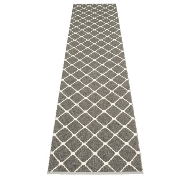 Pappelina-rex-rug-charcoal