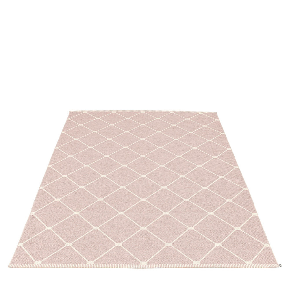 Pappelina-regina-rug-pale-rose-180x275
