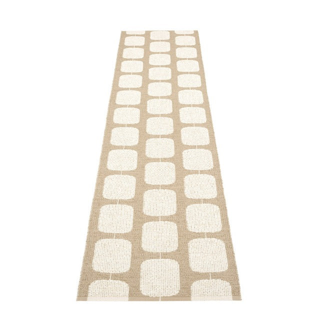 Pappelina-sten-rug-light-nougat