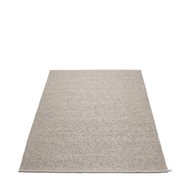 Pappelina-svea-rug-metallic-mud70x240