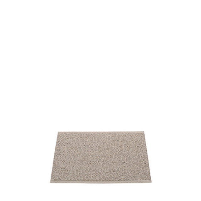 Pappelina-svea-rug-metallic-mud140x220