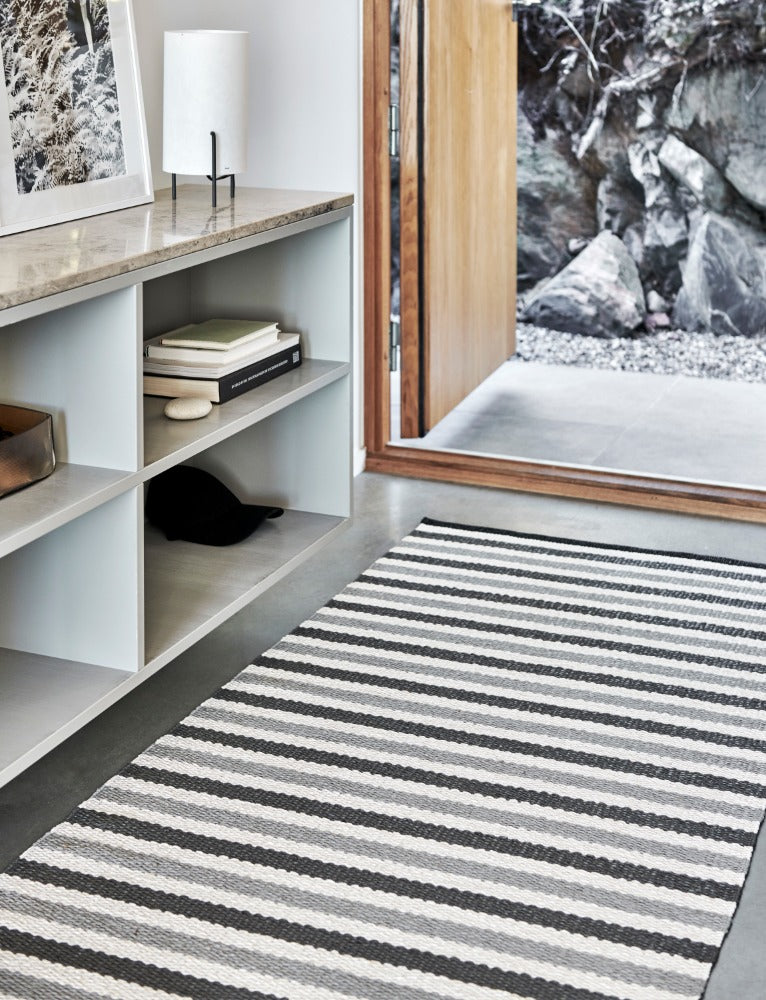 Pappelina-teo-rug-warm-grey-lifestyle