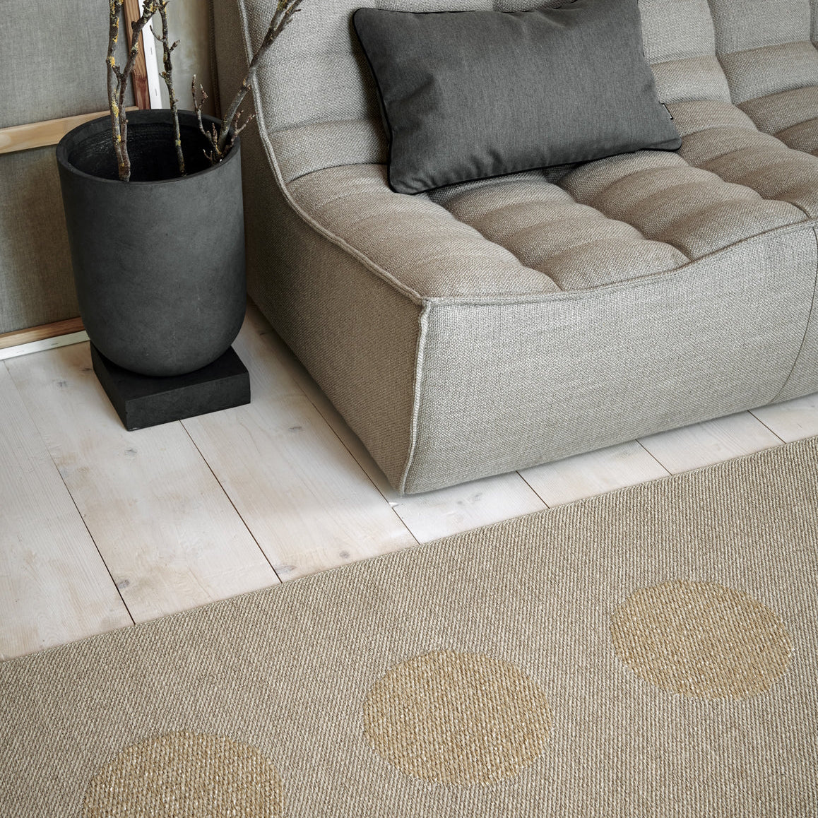 Pappelina-vera-2-0-rug-dark-linen70x280