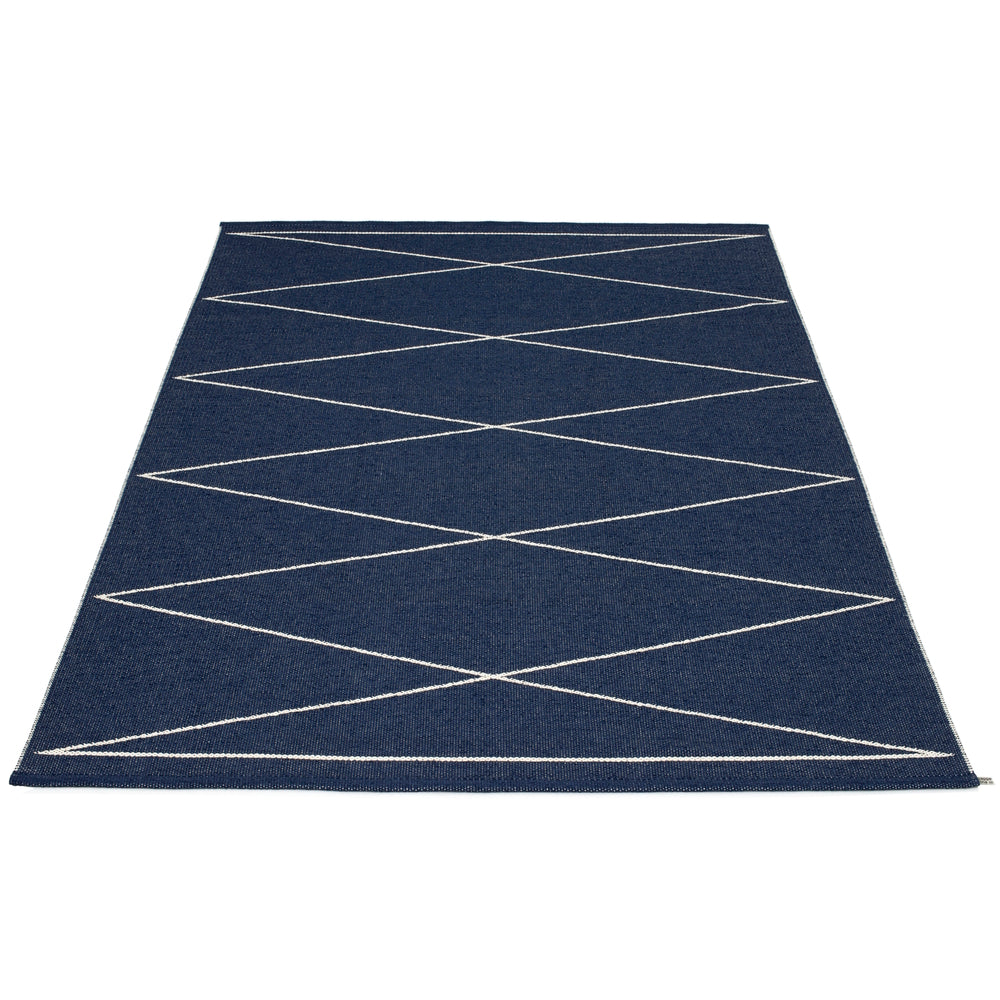 Pappelina Rug Max Dark Blue 180x260