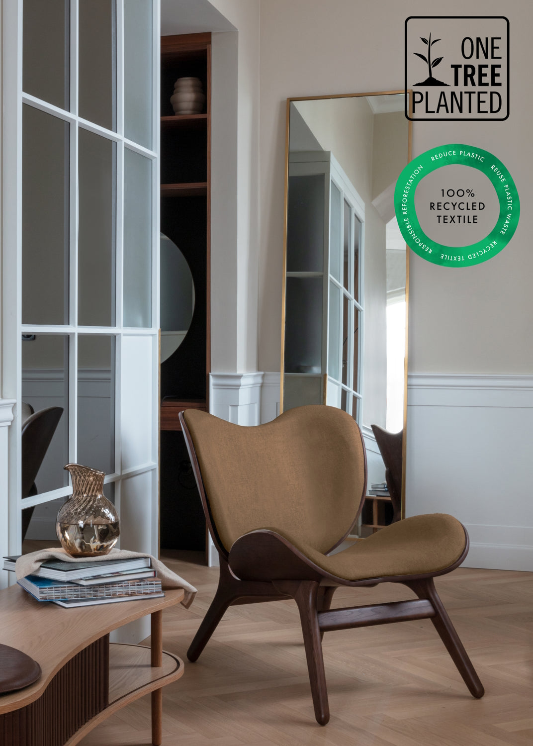 Umage-a-conversation-piece-lounge-chair-low-dark-oakLeatherBlack