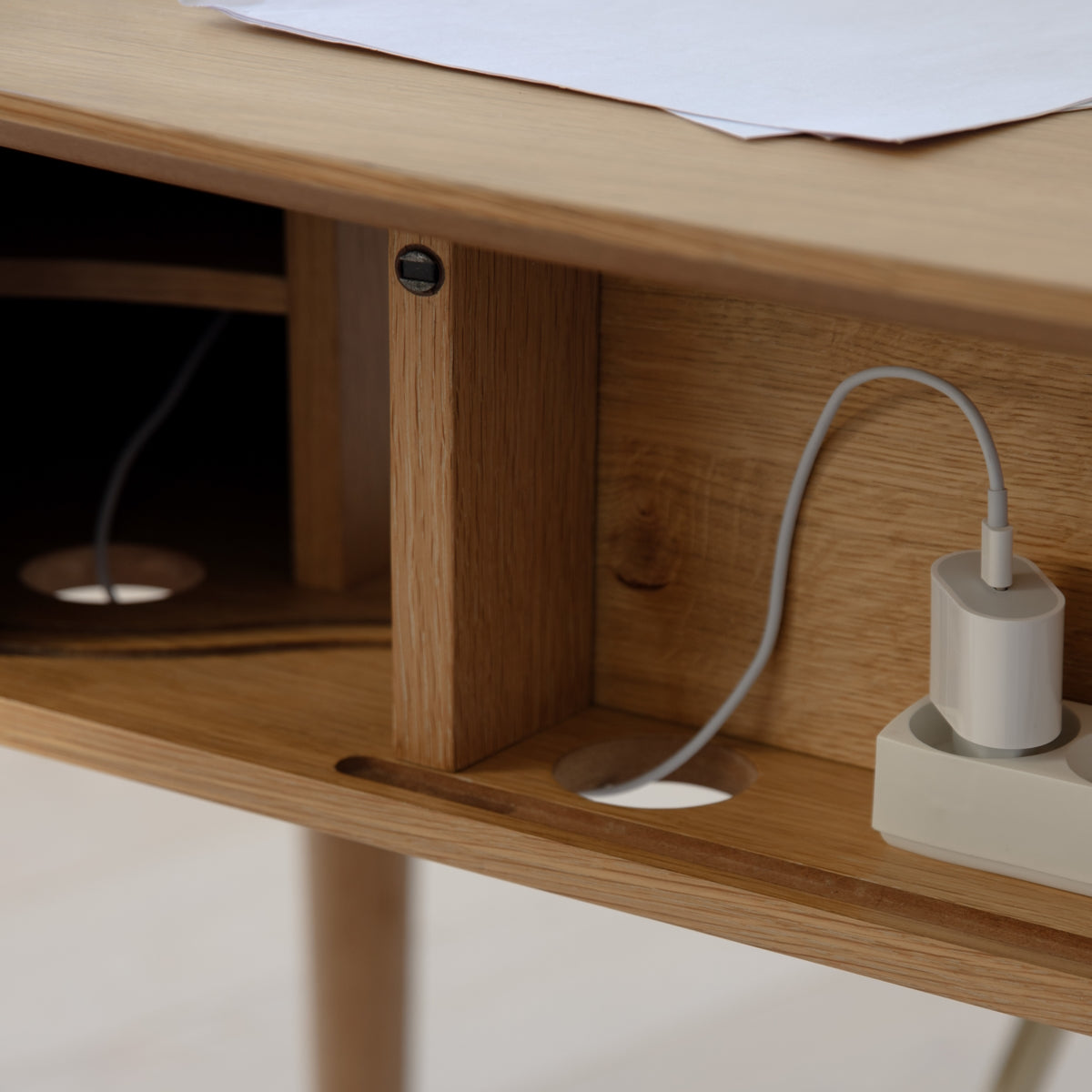 umage-audacious-desk-oakWhiteSands