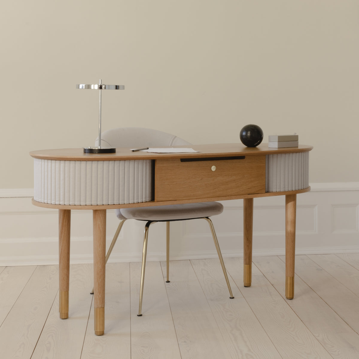 umage-audacious-desk-oakSterling