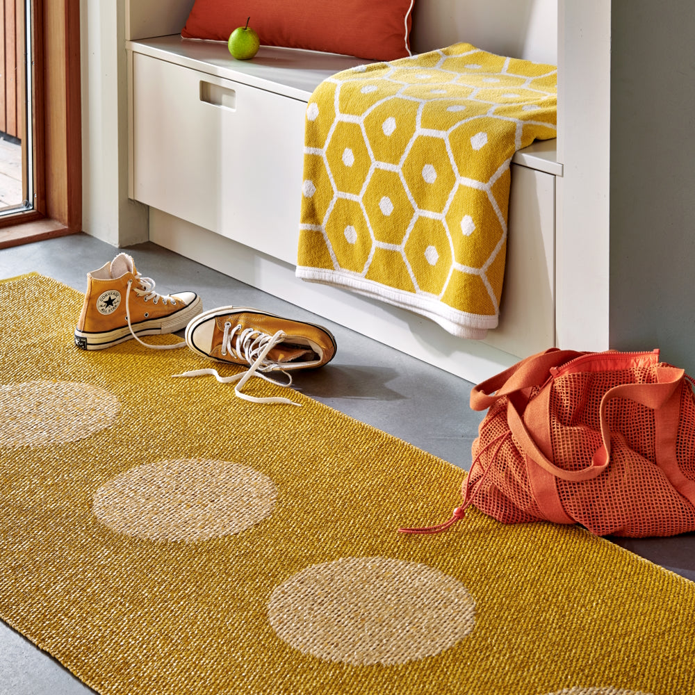 Pappelina_Rug_Vera_Pop_Mustard_lifestyle