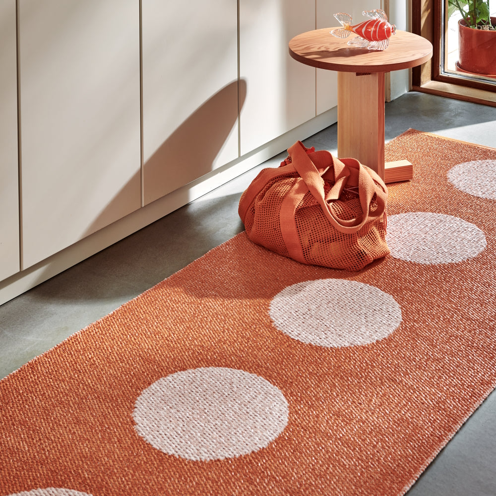 Pappelina_Rug_Vera_Pop_Pale_Orange_Lifestyle