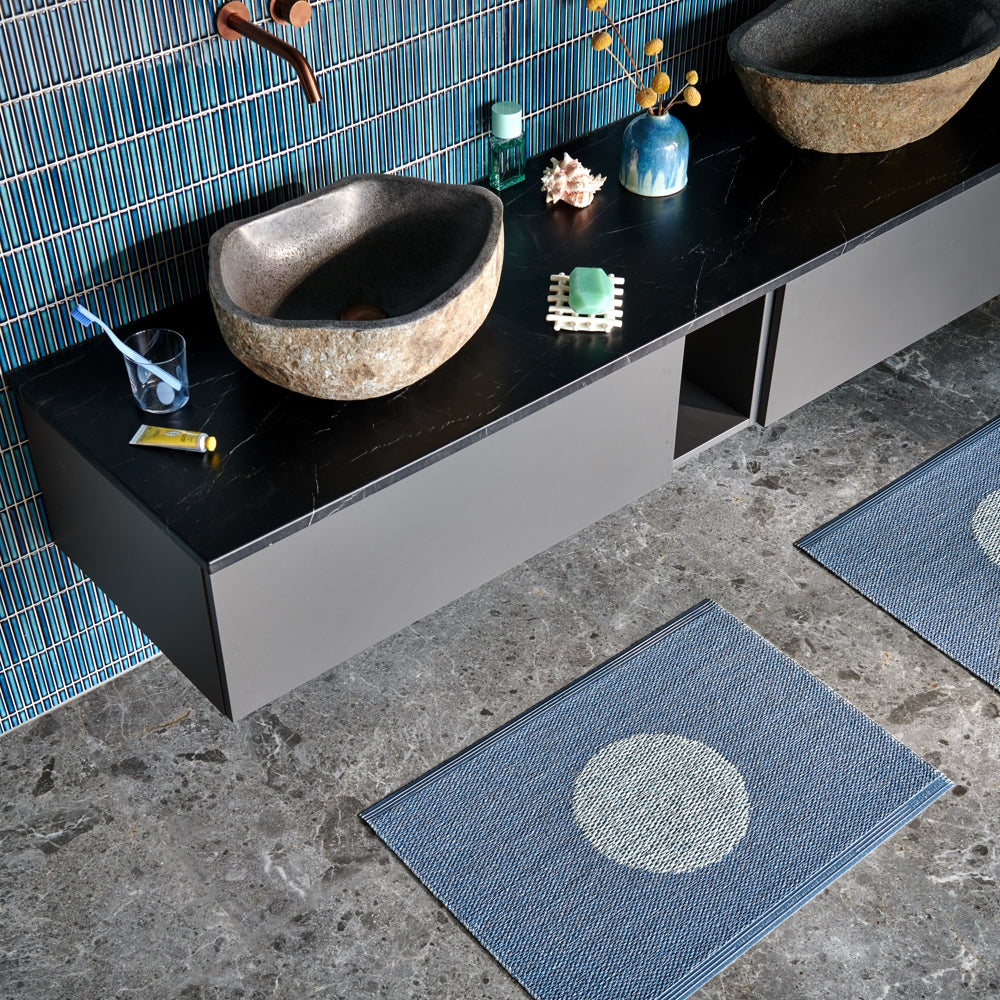 Pappelina_Rug_Vera_Pop_River_Blue_Lifestyle