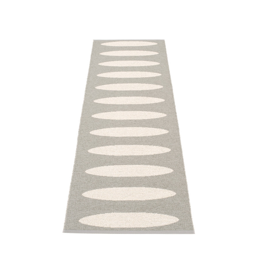 Pappelina-ella-rug-warm-grey70x300