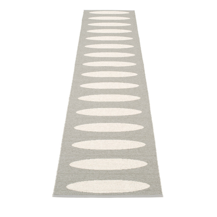 Pappelina-ella-rug-warm-grey70x375