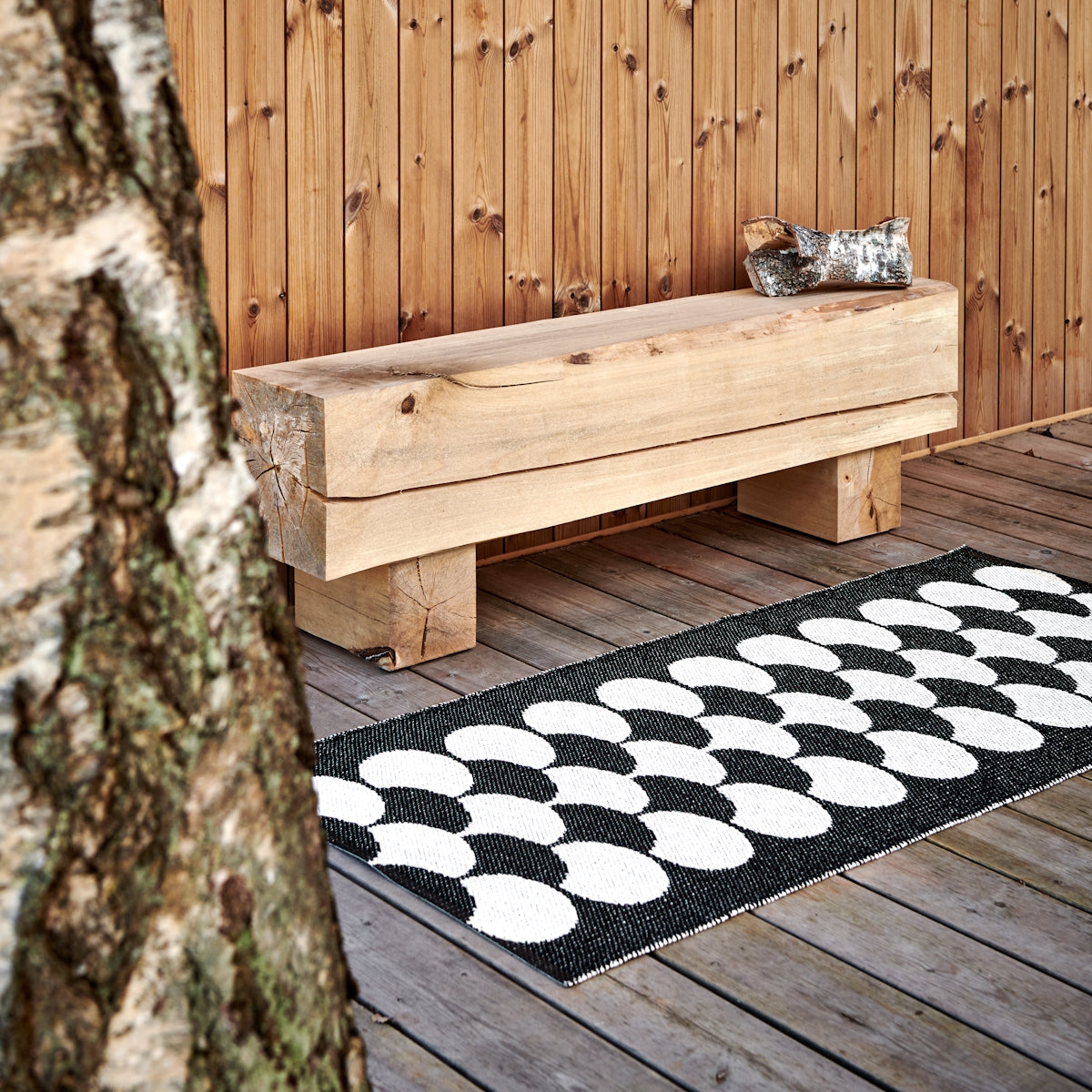 Pappelina-poppy-rug-black70x350