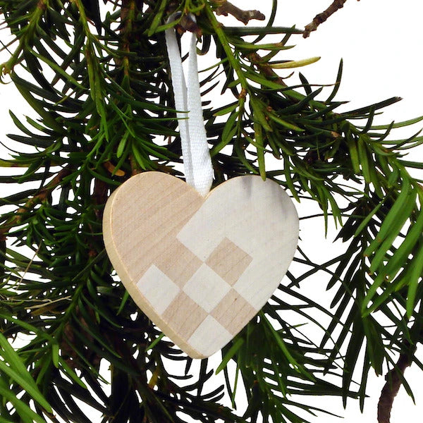 LarssonsTra-heart-hanging-deco-white-checkered