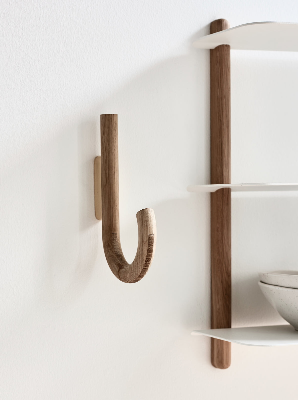 Gejst Hook Hanger Walnut-Brass