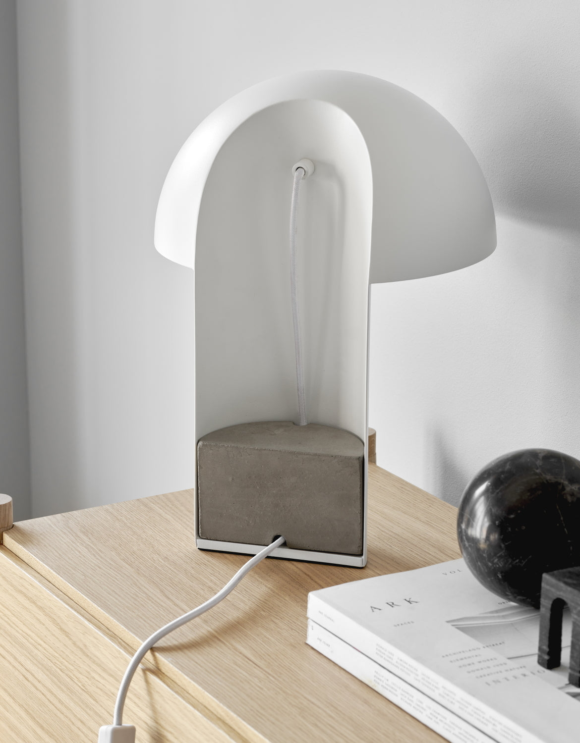 Gejst-leery-table-lamp-white