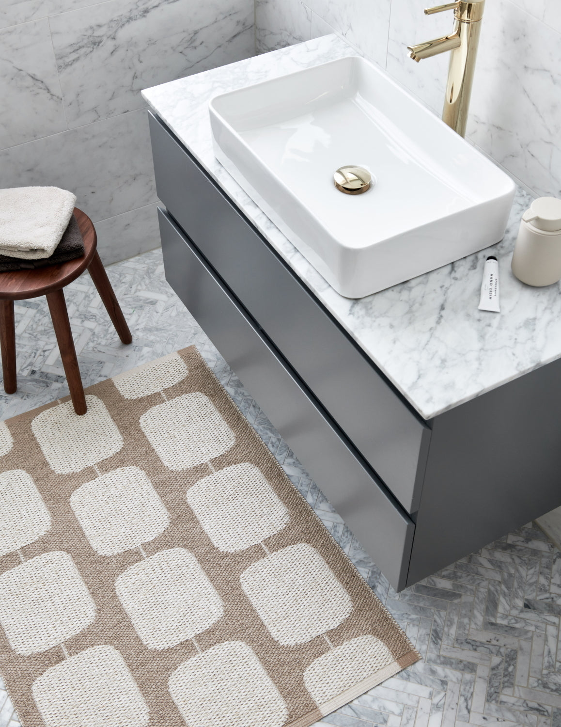 Pappelina-sten-rug-light-nougat