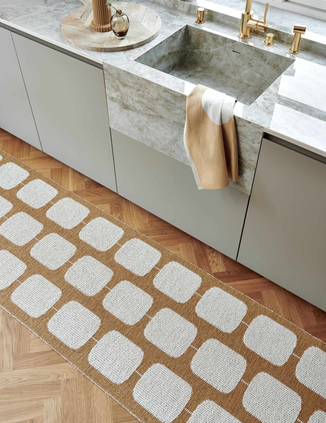 Pappelina-sten-rug-ochre70x300