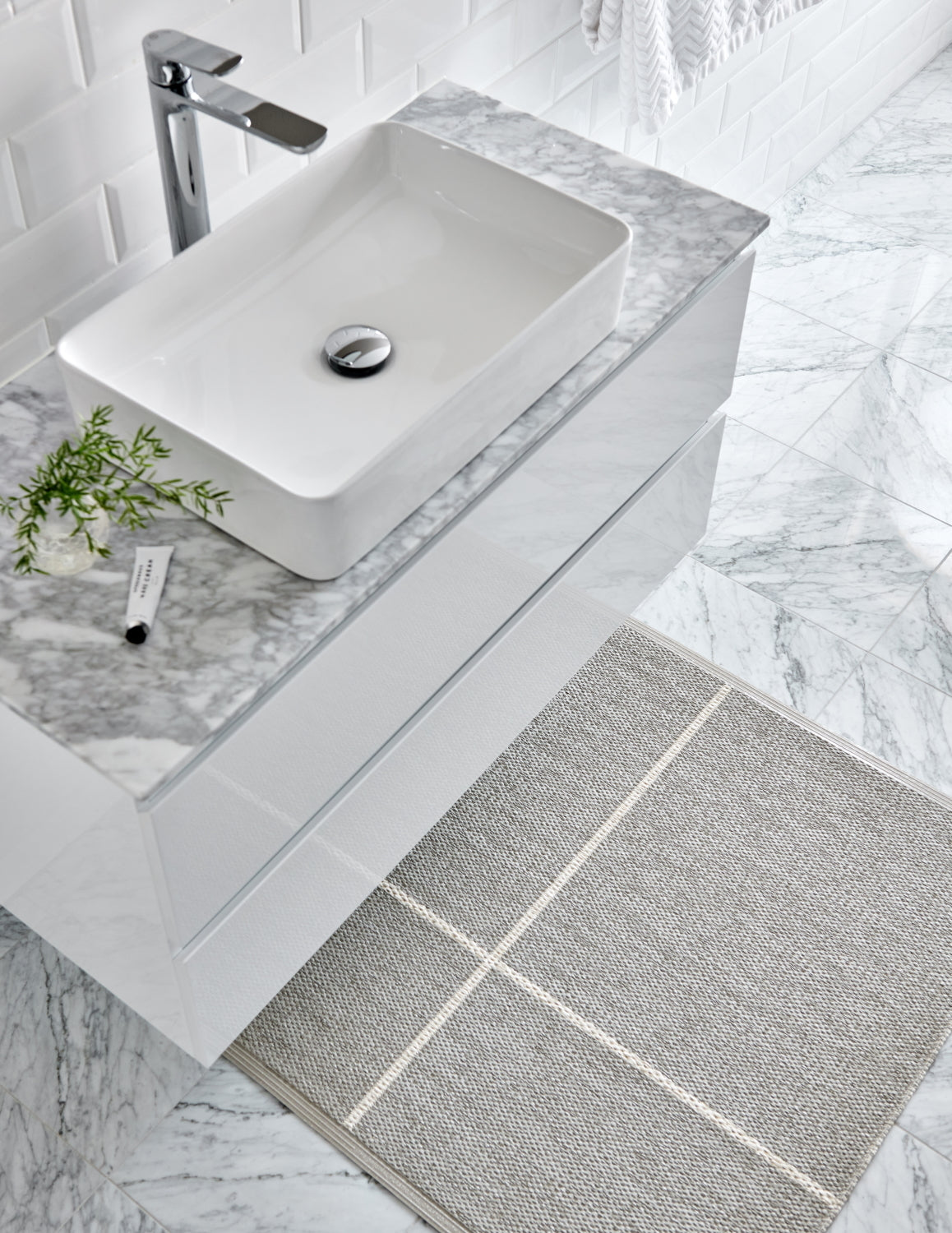 Pappelina-fred-rug-linen70x270