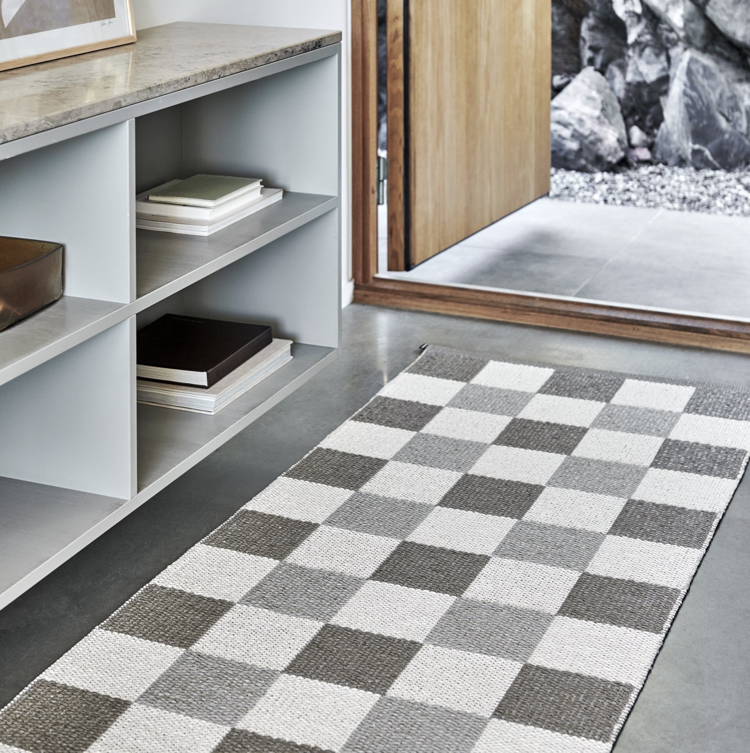 Pappelina-pix-rug-dark-linen