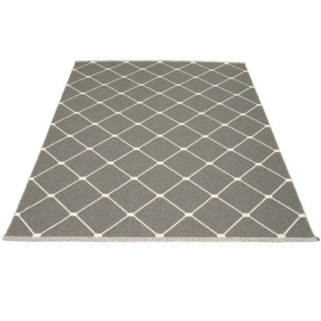 Pappelina-regina-rug-charcoal-180x275
