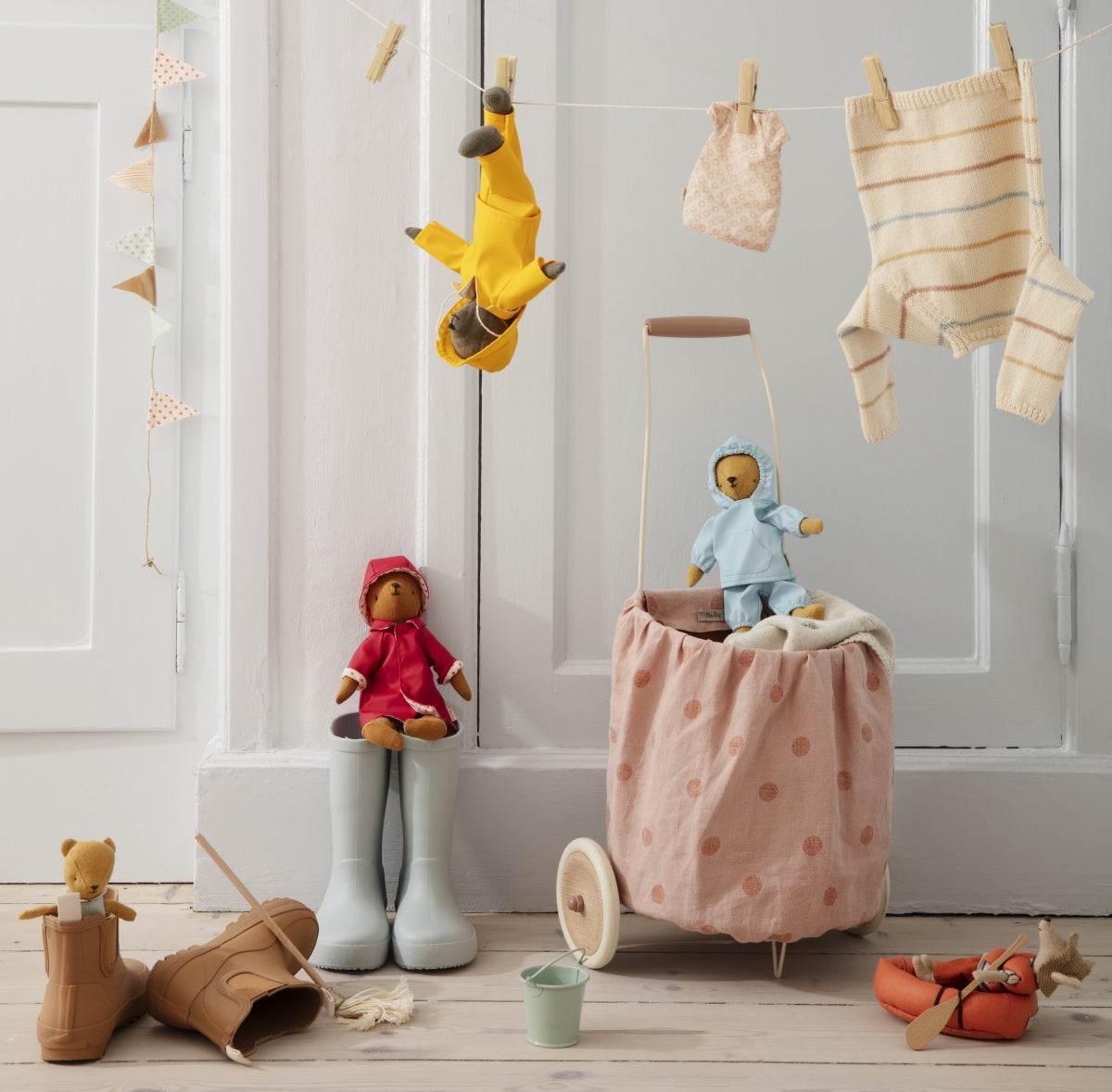 maileg-rain-coat-hat-for-teddy-mum