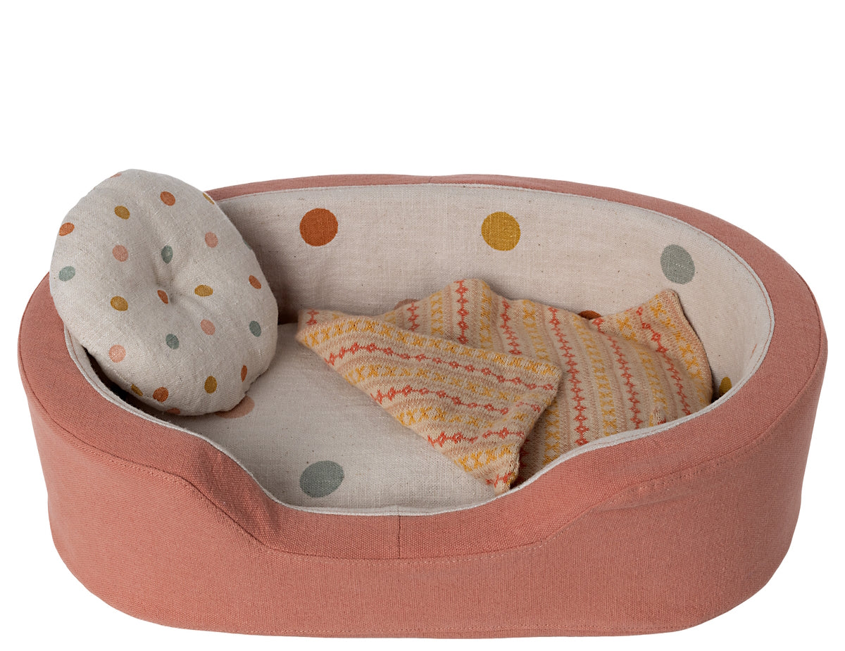 maileg-dog-basket-coral