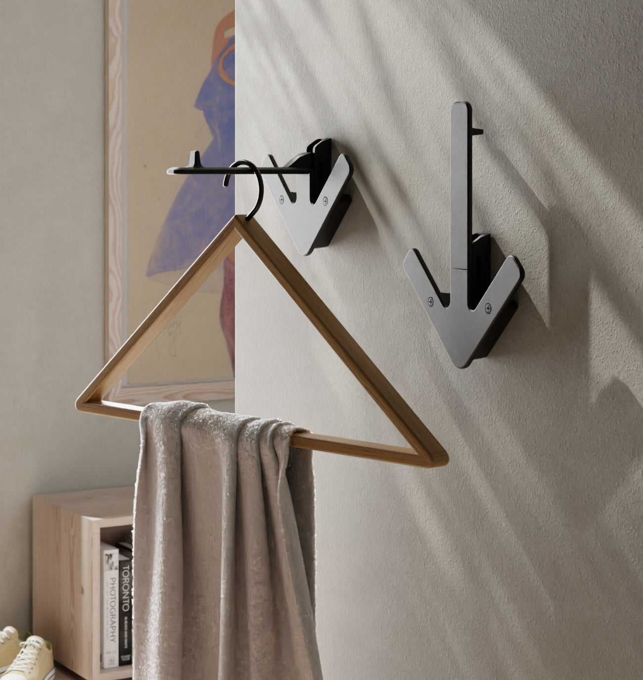 DesignHouseStockholm-arrow-hangerWhite