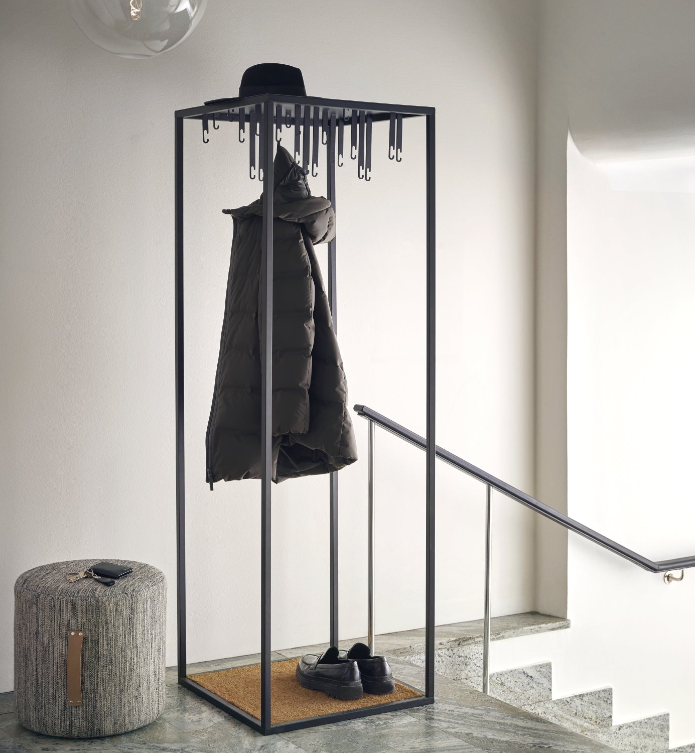 DesignHouseStockholm-atelje-floor-hanger-black