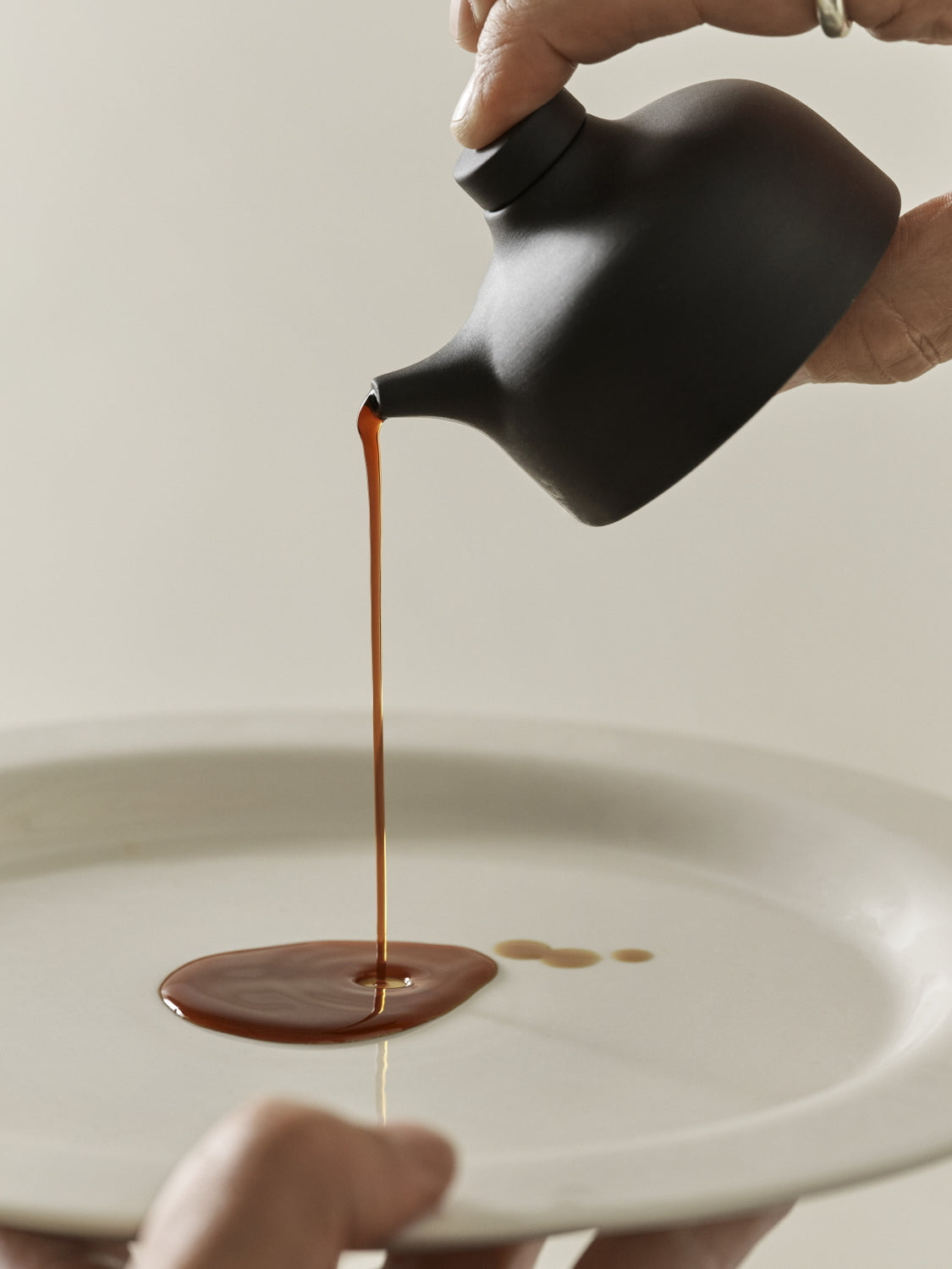 DesignHouseStockholm-sand-secrets-soy-potRed