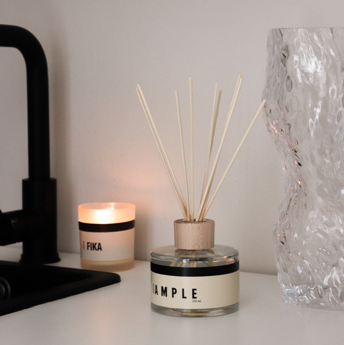 Humdakin-scented-candle-daisy