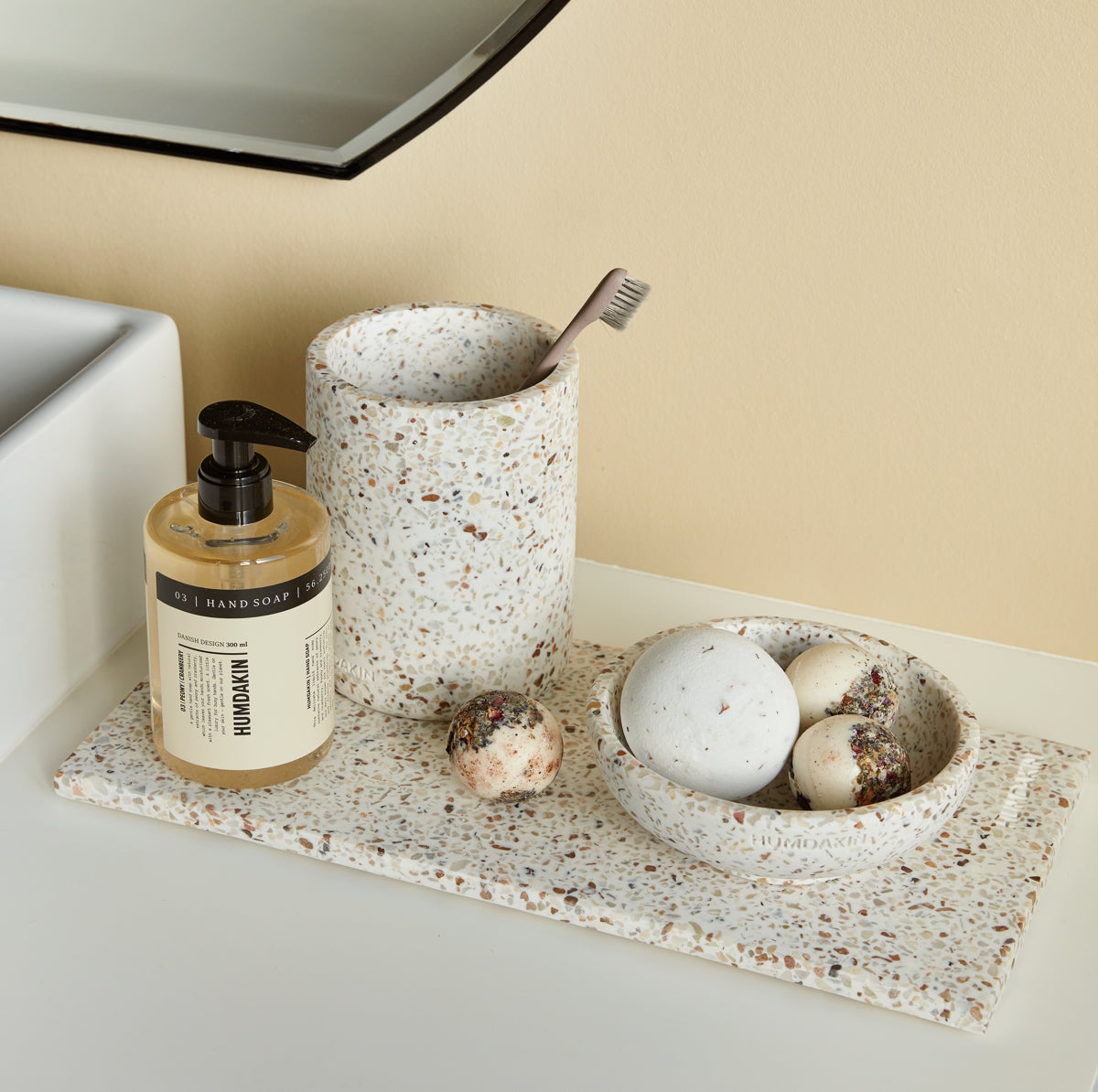 Humdakin-venice-terrazzo-board-red-beige