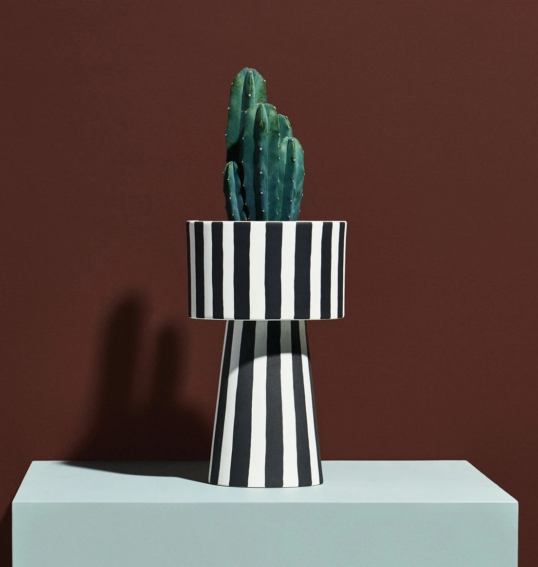 OYOY-toppu-pot-small-black-white