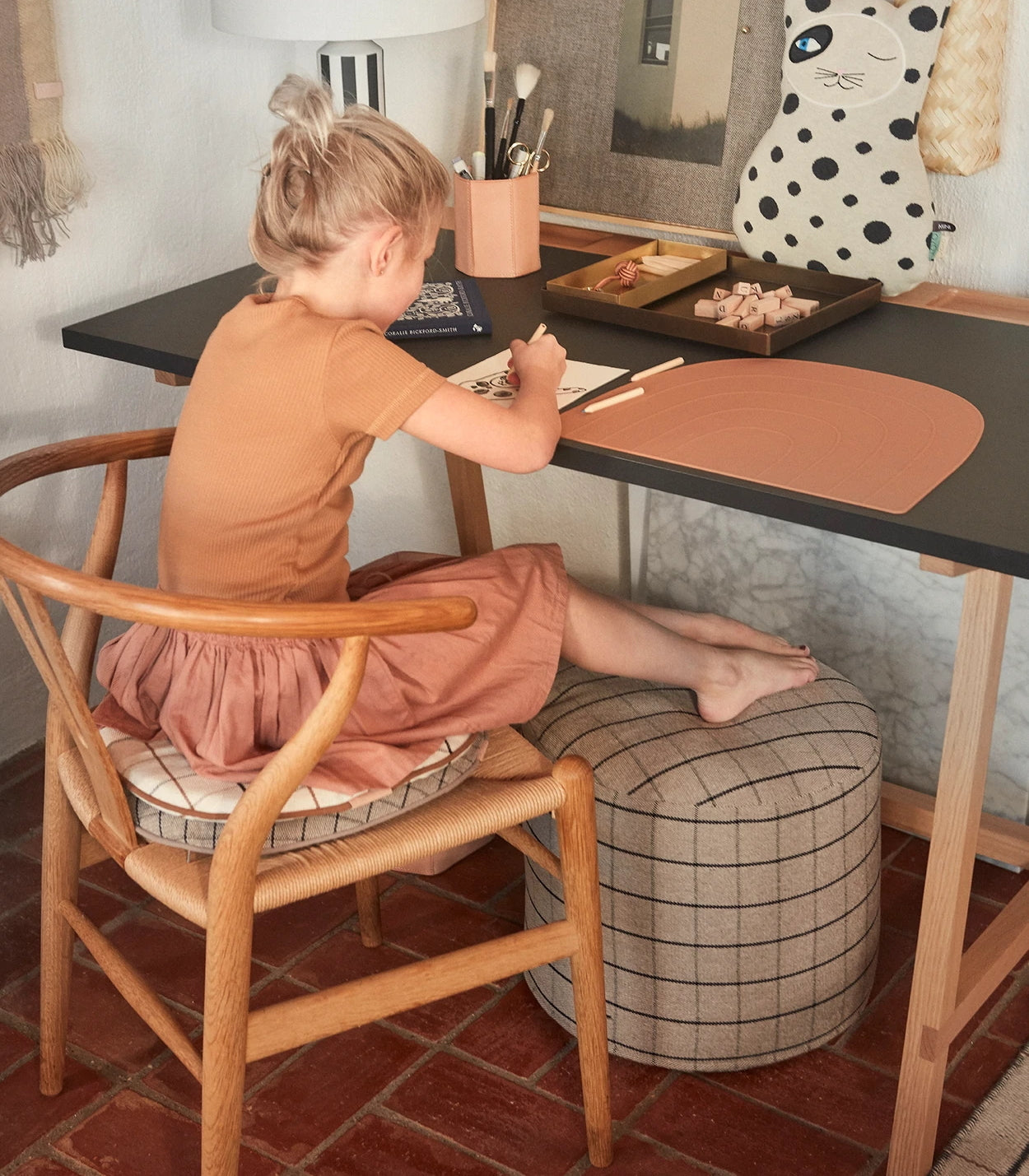 OYOY-rainbow-placemat-caramel