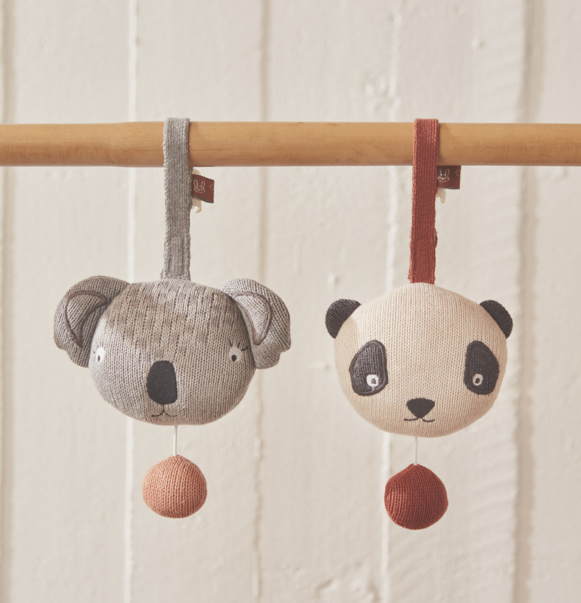 OYOY-panda-music-mobile