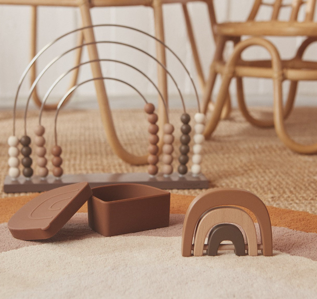 OYOY-rainbow-rattle-nature