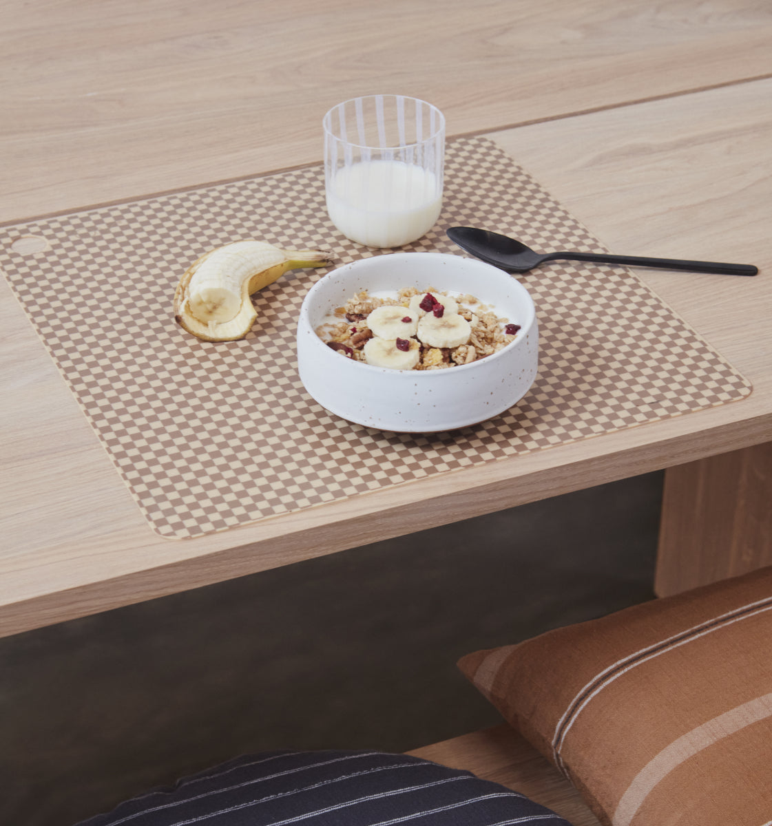 OYOY-placemat-checker-2pk-vanilla