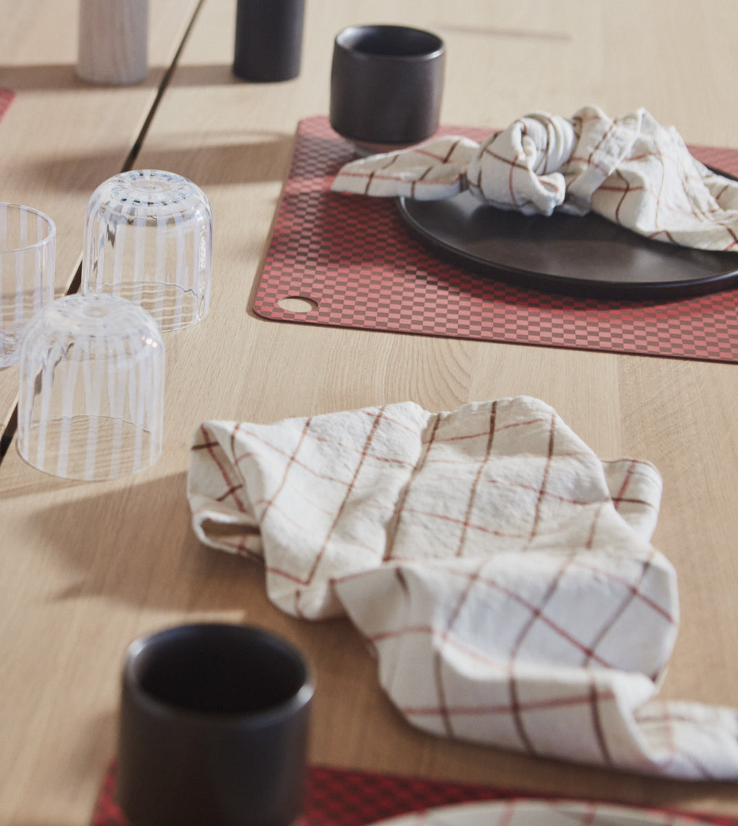 OYOY-grid-napkin-2pk-white-red