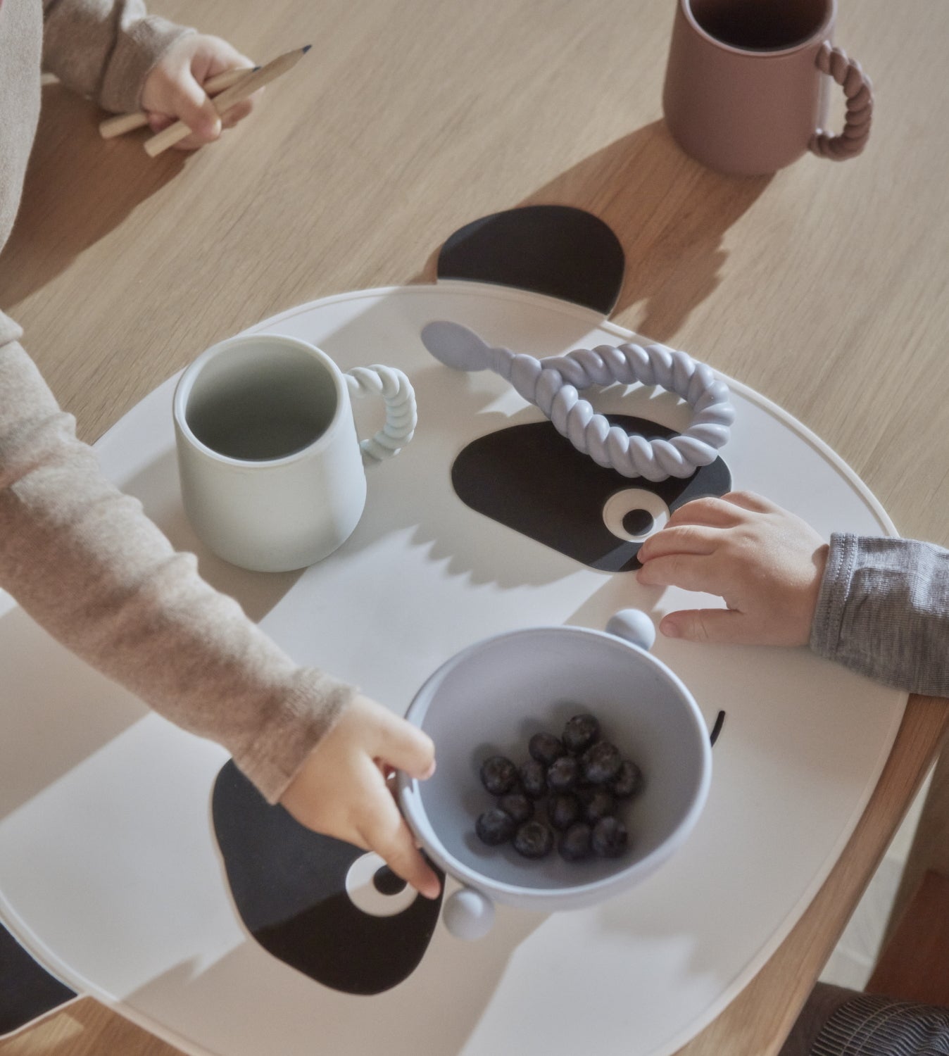 OYOY-mellow-handle-spoon-2pk-blue-choko