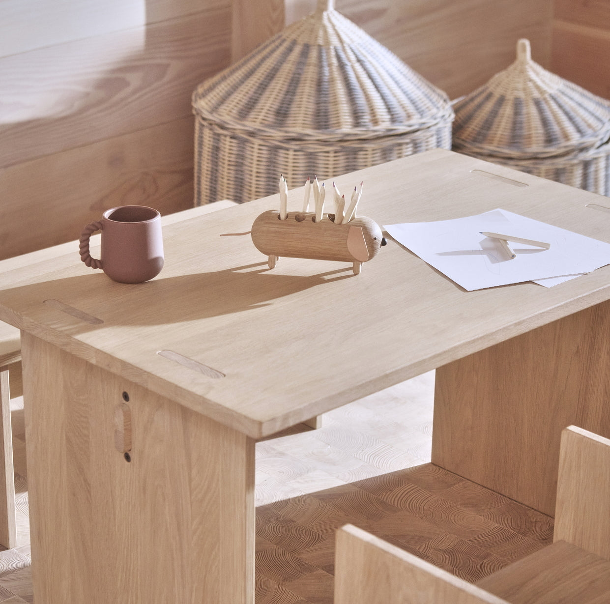 OYOY-eddie-dog-pencil-holder