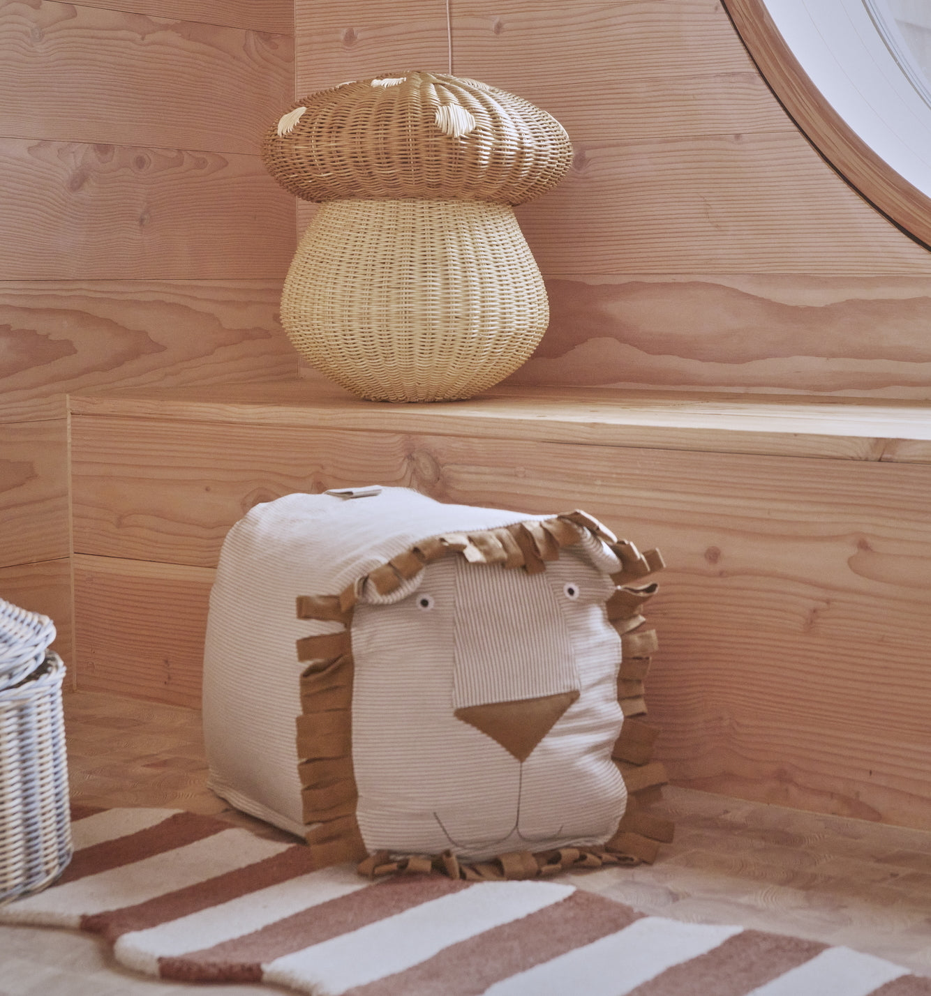 OYOY-lobo-lion-beanbag-caramel