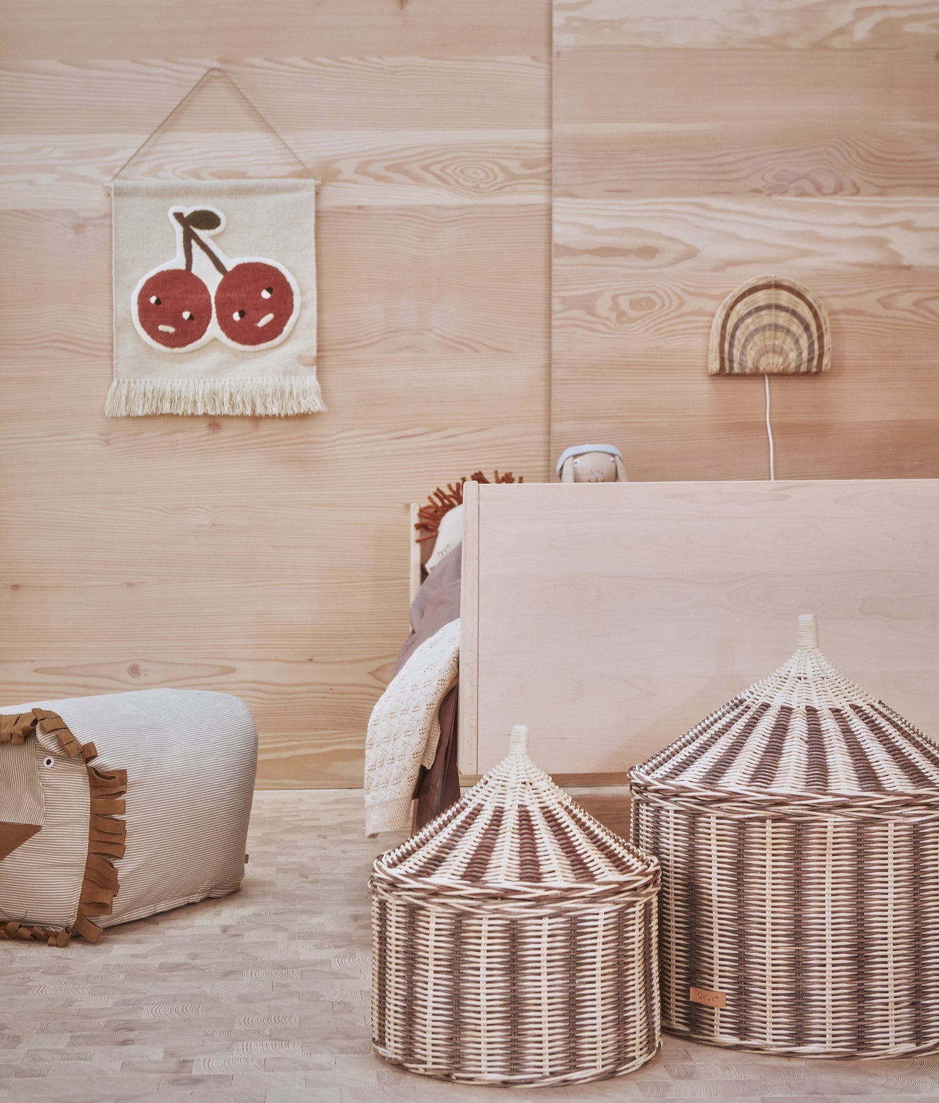 OYOY-cherry-on-top-wall-rug