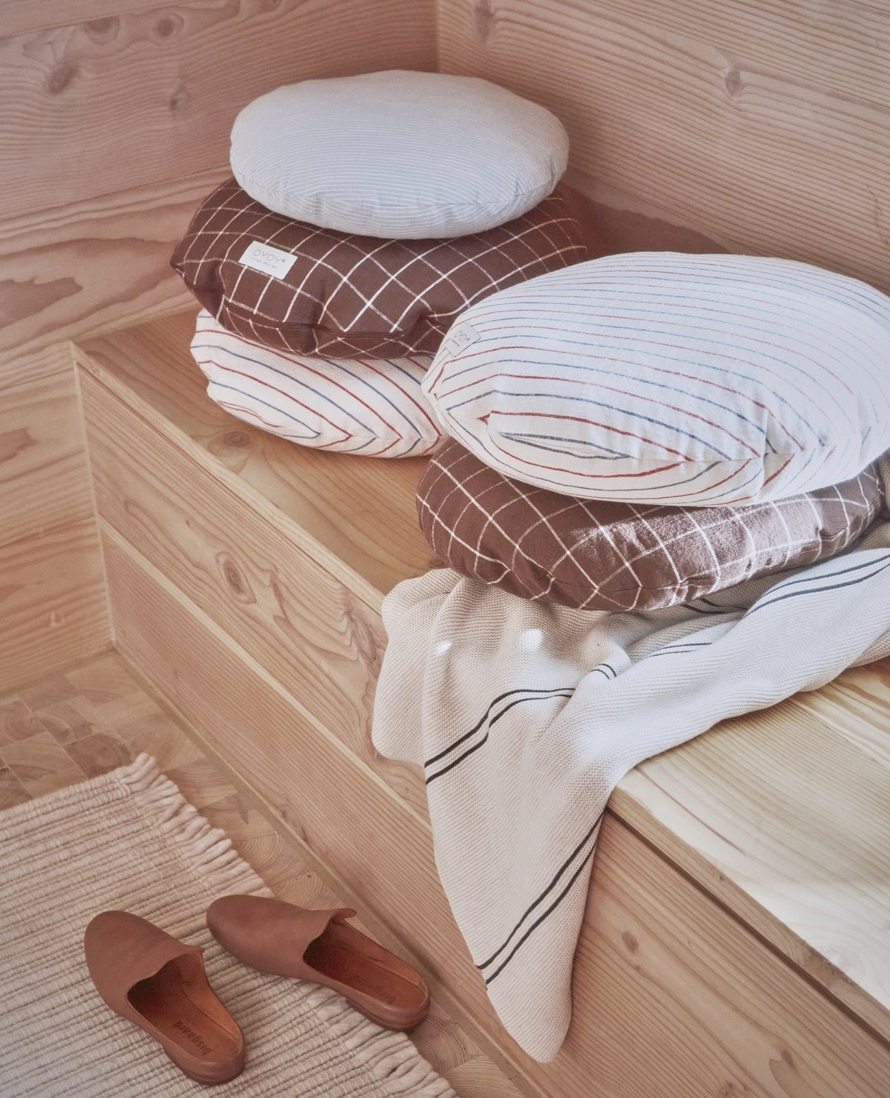 OYOY-kyoto-cushion-round-large-blue-red
