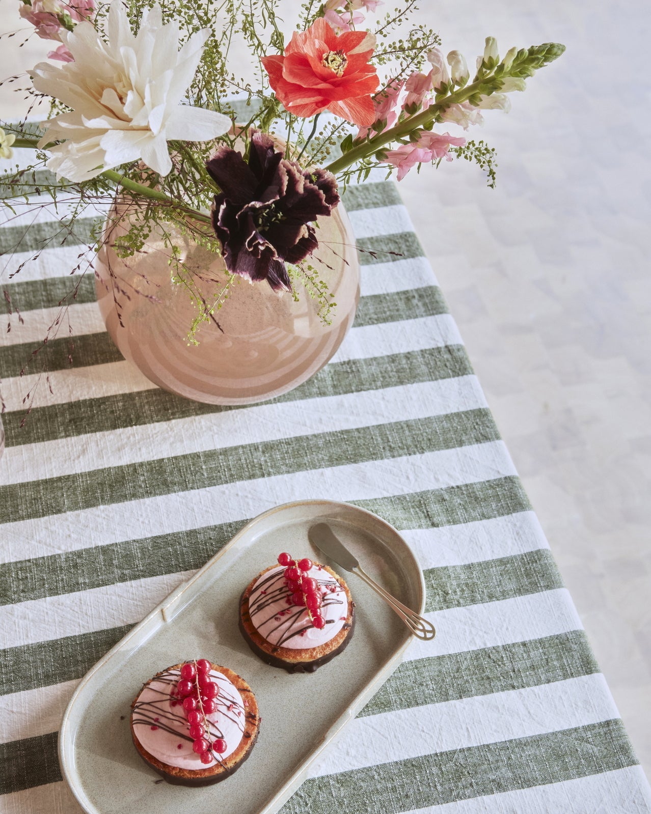 OYOY-lasi-vase-medium-taupe